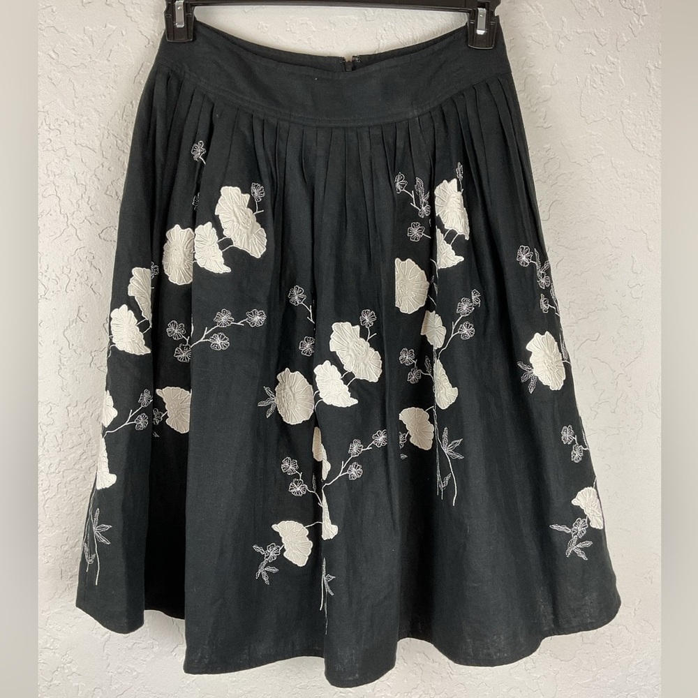 Carole Little Black Linen Blend White Floral Appliqué Pleated Skirt Size 4